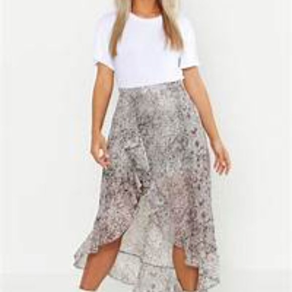 Boohoo Plus Dresses & Skirts - Boohoo Plus Size Snake Grey 18 Ruffle Skirt